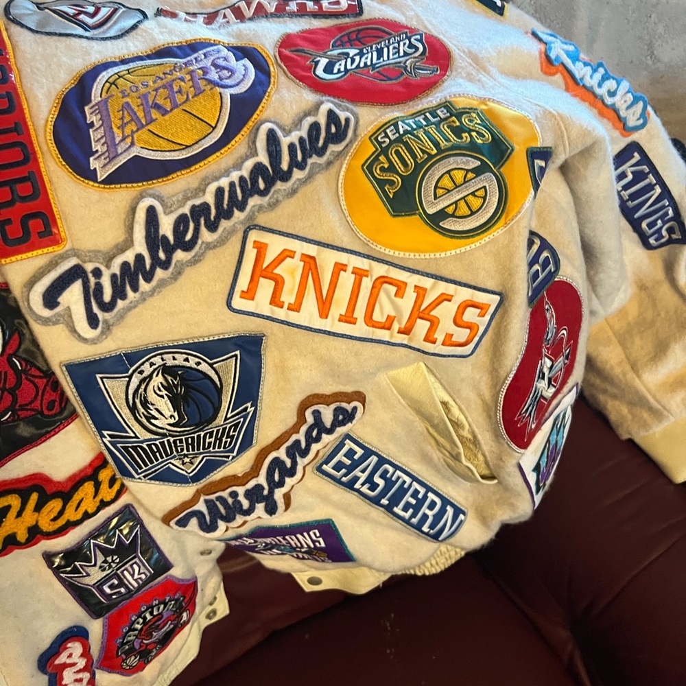Classic NBA Jacket - Picture 3 of 13